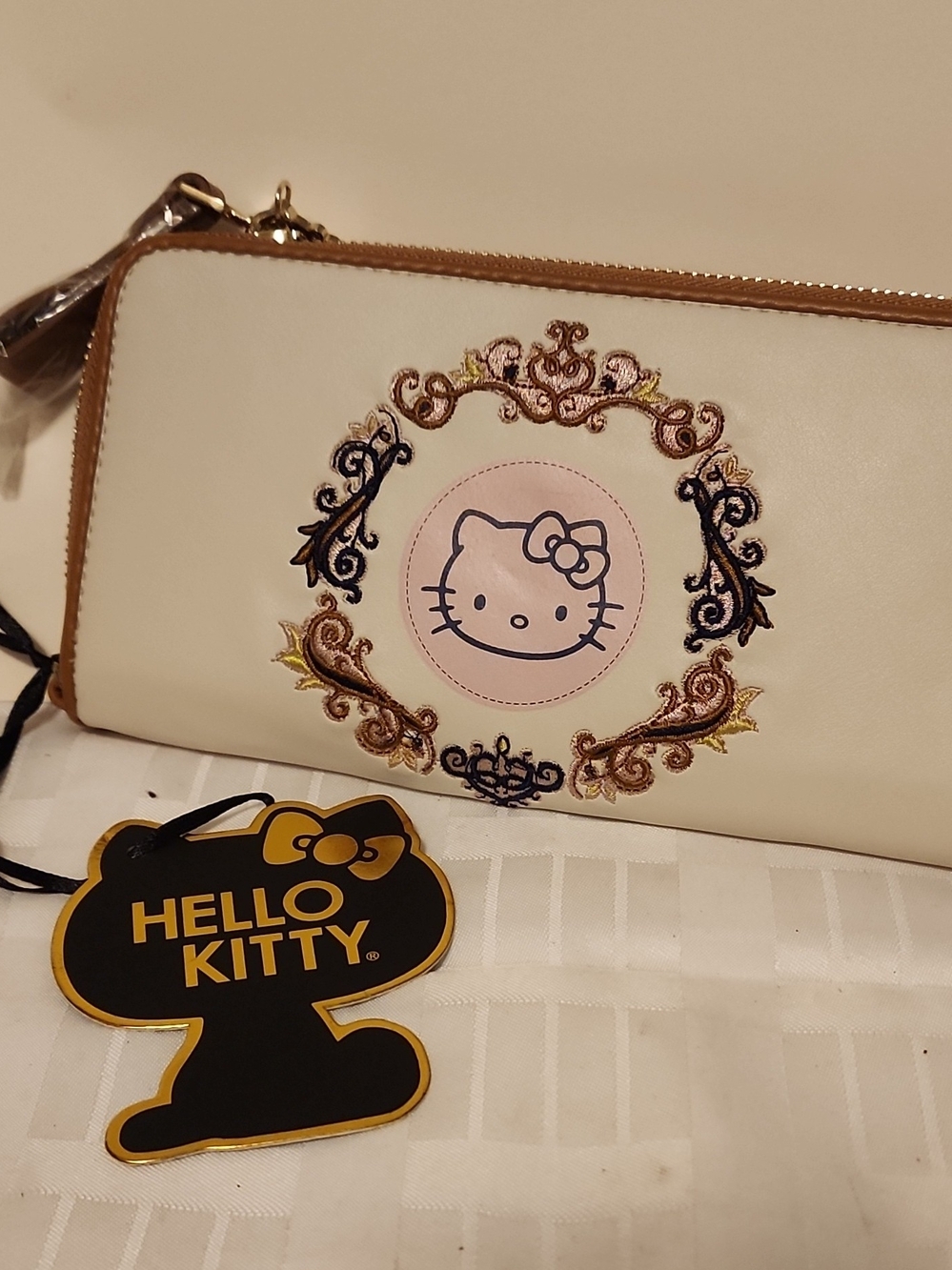 TIZZA Hello Kitty Cream Zip Wallet with Embroidered Crest